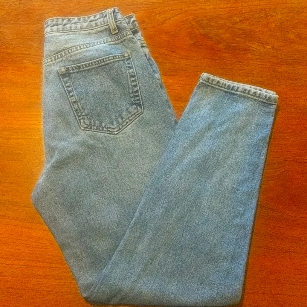 Sz. 4 Pretty Little Thing denim Mom jeans.